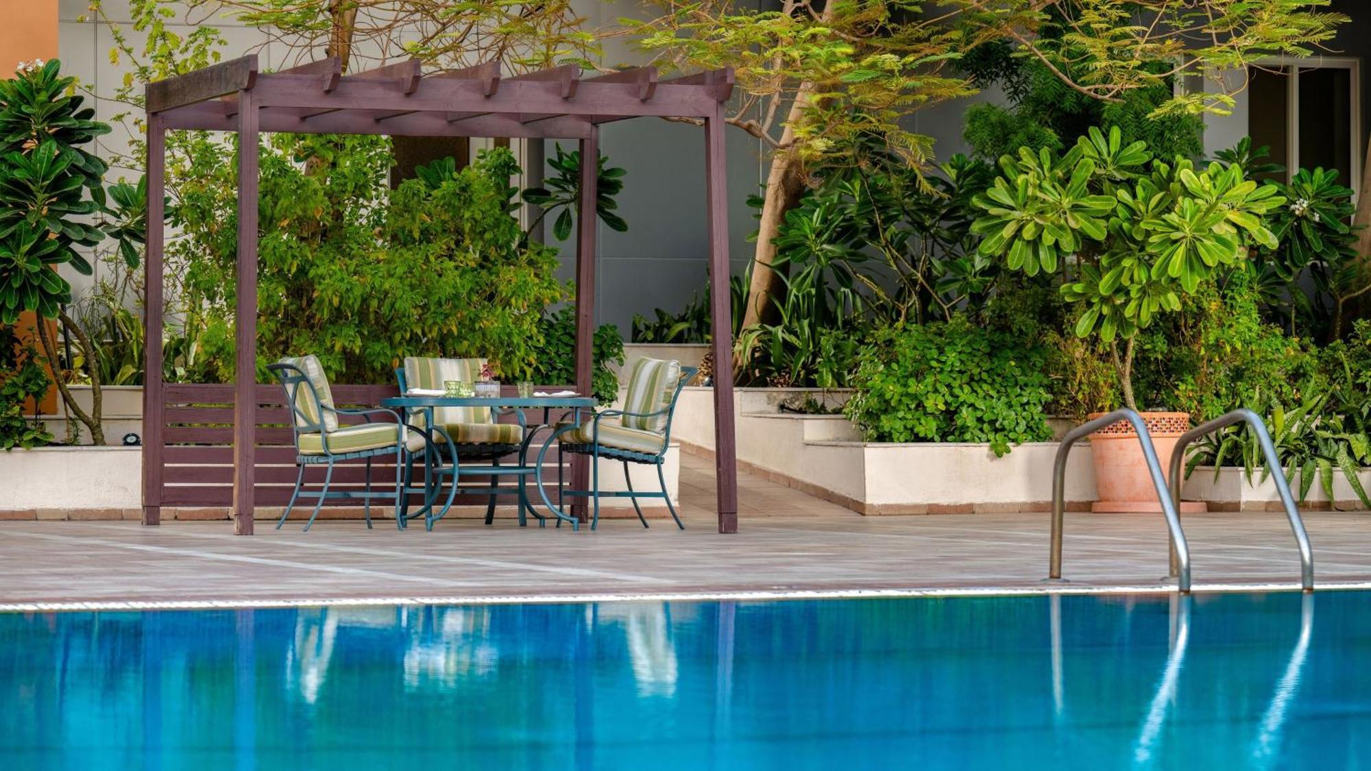 Carlton Al Moaibed Hotel Dammam Exterior foto The swimming pool at the hotel