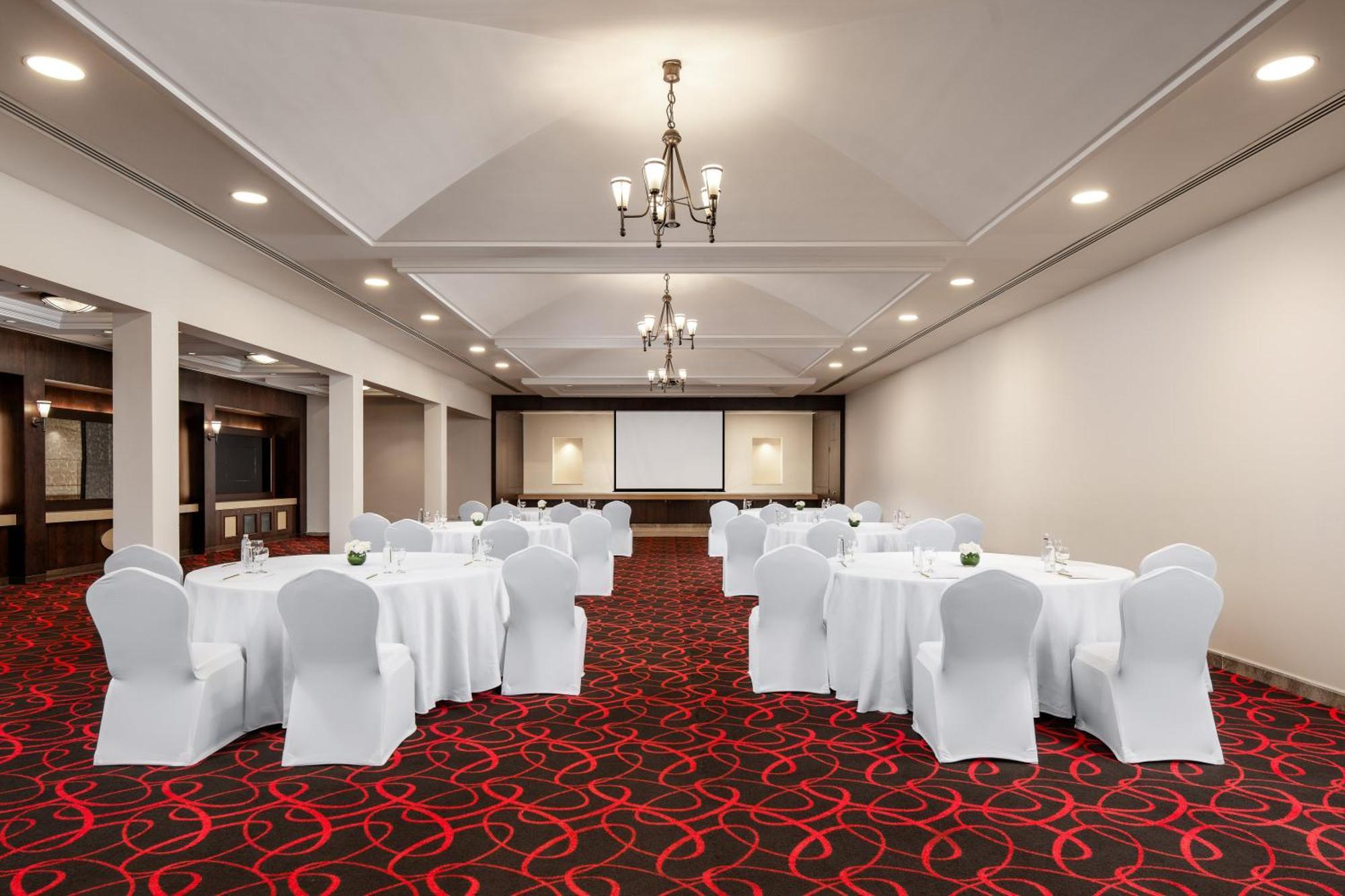 Carlton Al Moaibed Hotel Dammam Exterior foto The ballroom at the hotel